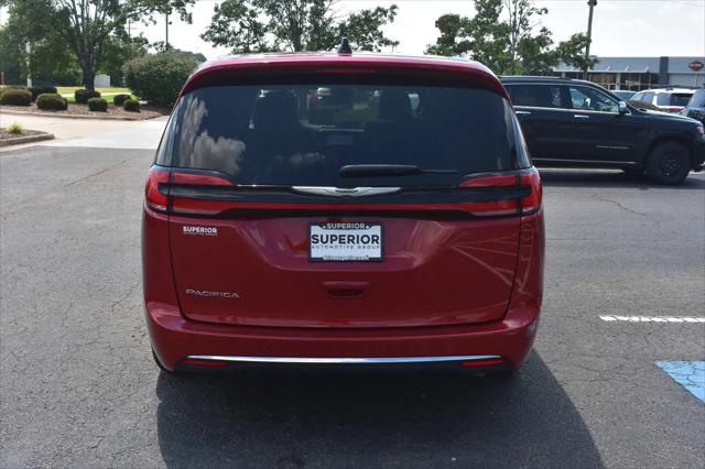 2025 Chrysler Pacifica Select
