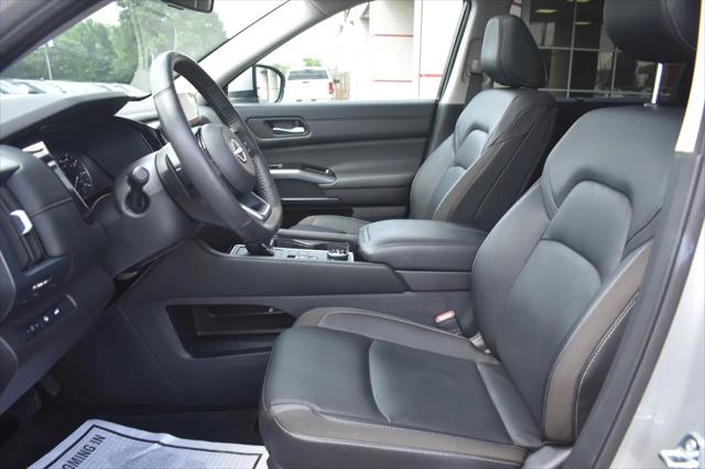 2025 Nissan Pathfinder SL 4WD
