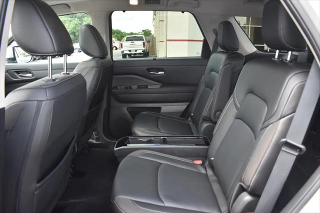 2025 Nissan Pathfinder SL 4WD