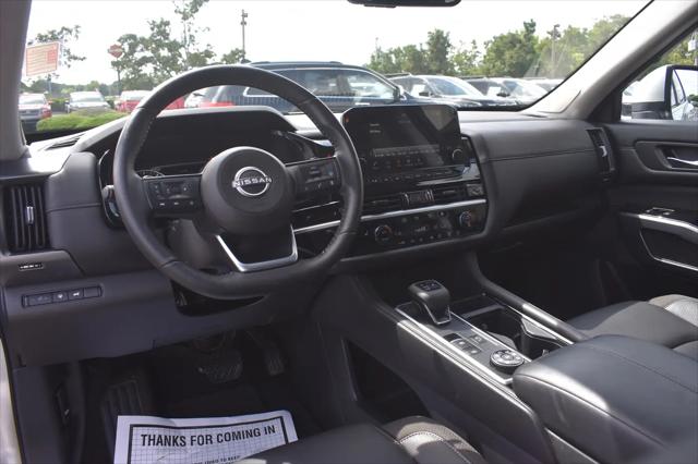 2025 Nissan Pathfinder SL 4WD