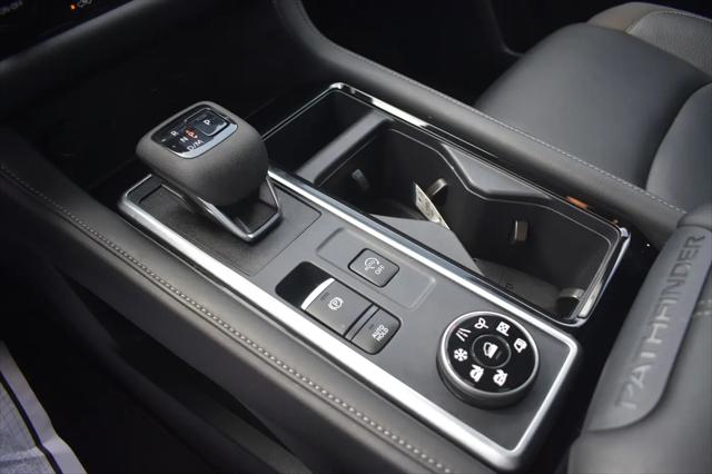 2025 Nissan Pathfinder SL 4WD