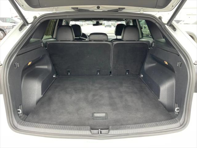 2022 Volkswagen Atlas Cross Sport 2.0T SEL R-Line