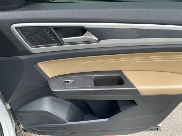 2022 Volkswagen Atlas Cross Sport 2.0T SEL R-Line