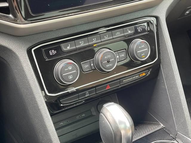 2022 Volkswagen Atlas Cross Sport 2.0T SEL R-Line