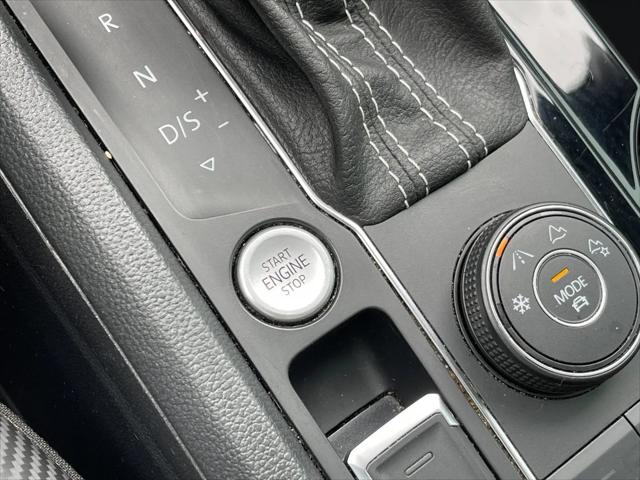 2022 Volkswagen Atlas Cross Sport 2.0T SEL R-Line
