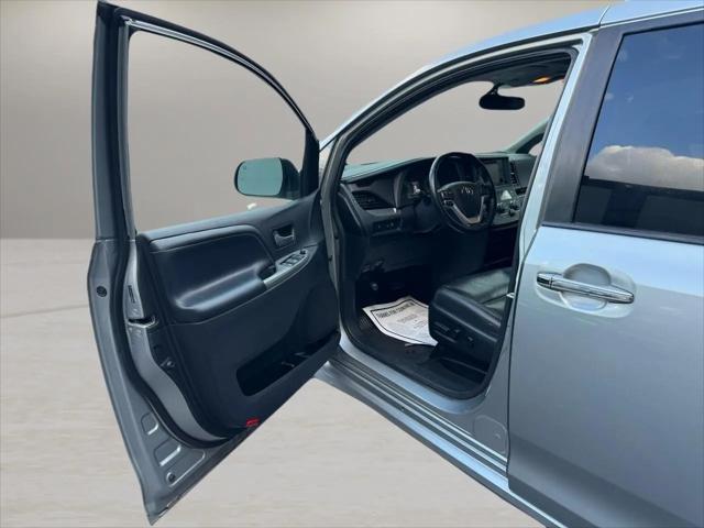 2015 Toyota Sienna SE Premium 8 Passenger