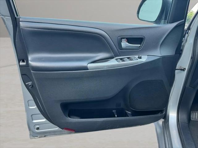 2015 Toyota Sienna SE Premium 8 Passenger