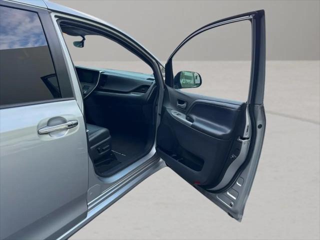 2015 Toyota Sienna SE Premium 8 Passenger