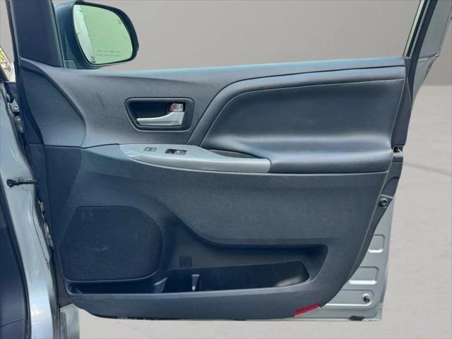 2015 Toyota Sienna SE Premium 8 Passenger