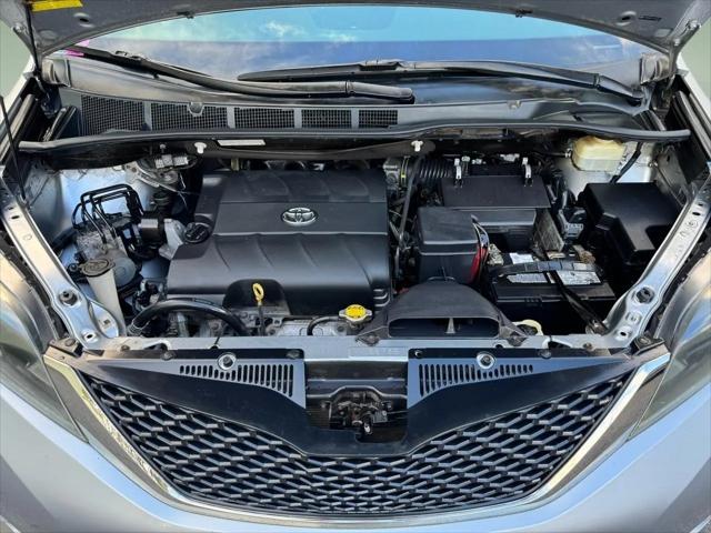 2015 Toyota Sienna SE Premium 8 Passenger