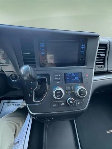 2015 Toyota Sienna SE Premium 8 Passenger
