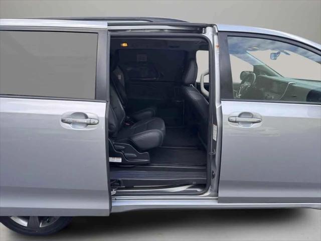 2015 Toyota Sienna SE Premium 8 Passenger