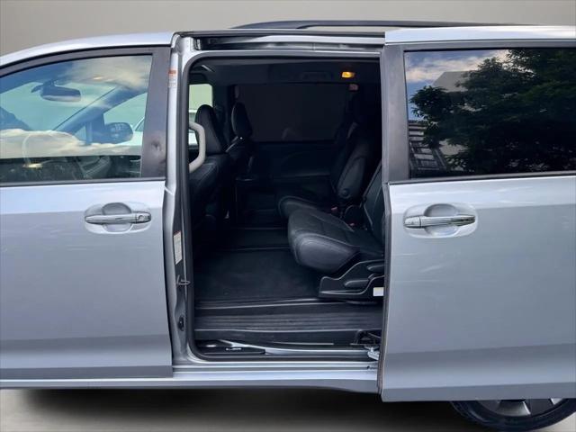 2015 Toyota Sienna SE Premium 8 Passenger