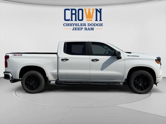 2023 Chevrolet Silverado 1500 4WD Crew Cab Short Bed Custom