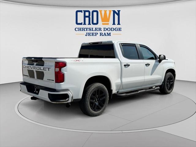2023 Chevrolet Silverado 1500 4WD Crew Cab Short Bed Custom