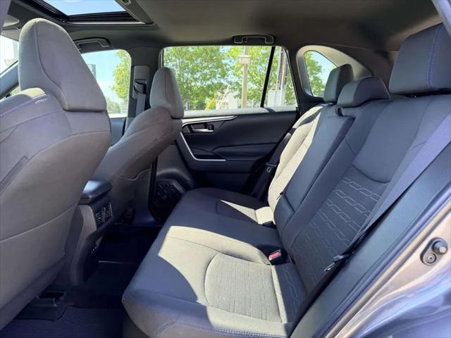 2022 Toyota RAV4 Hybrid SE