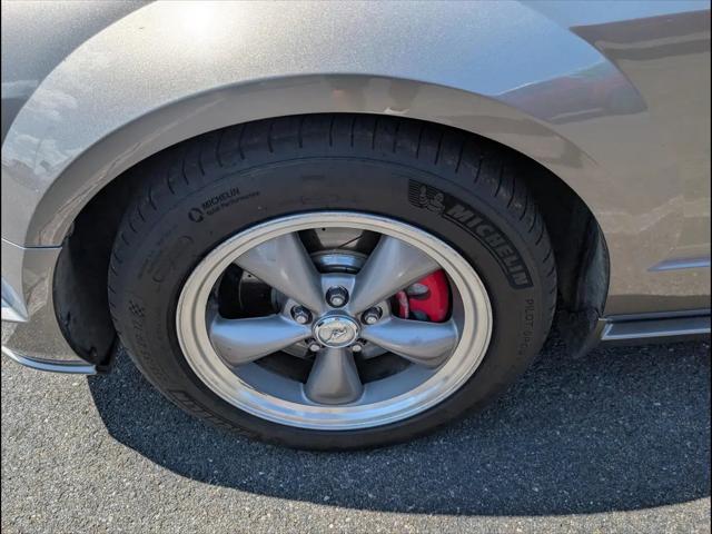 2005 Ford Mustang GT Deluxe