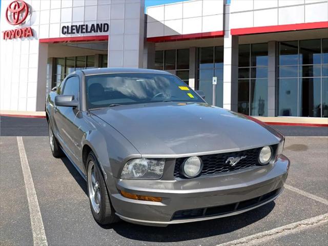 2005 Ford Mustang GT Deluxe
