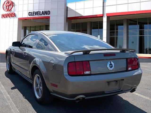 2005 Ford Mustang GT Deluxe