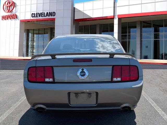 2005 Ford Mustang GT Deluxe