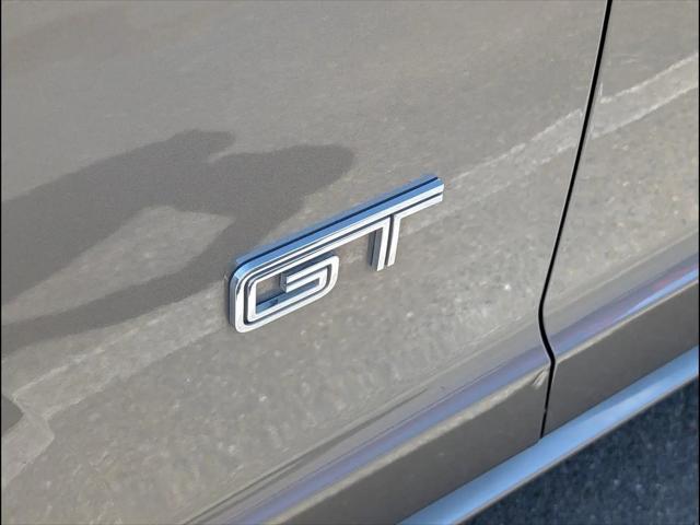 2005 Ford Mustang GT Deluxe