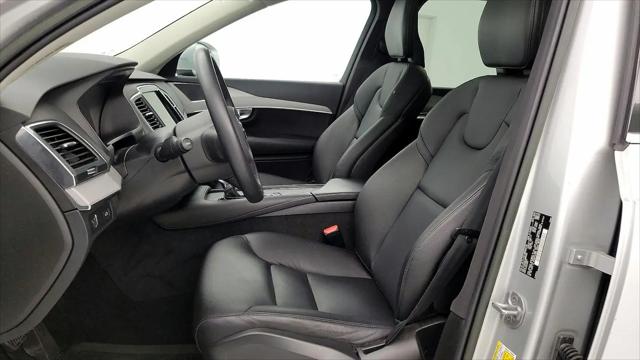 2022 Volvo XC90 T5 Momentum 7 Passenger