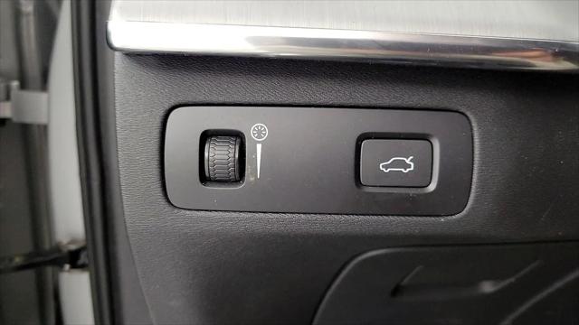 2022 Volvo XC90 T5 Momentum 7 Passenger