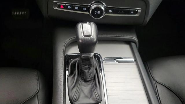2022 Volvo XC90 T5 Momentum 7 Passenger