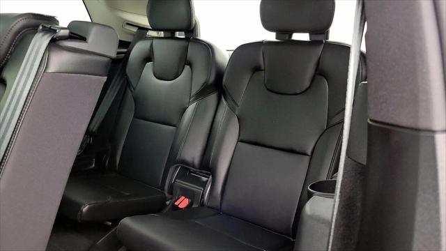 2022 Volvo XC90 T5 Momentum 7 Passenger