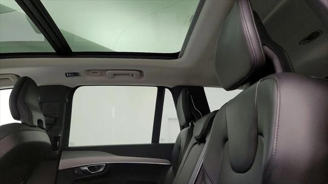 2022 Volvo XC90 T5 Momentum 7 Passenger