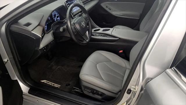 2020 Toyota Avalon Hybrid XLE