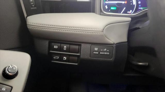 2020 Toyota Avalon Hybrid XLE