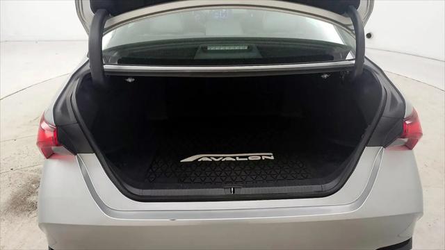 2020 Toyota Avalon Hybrid XLE
