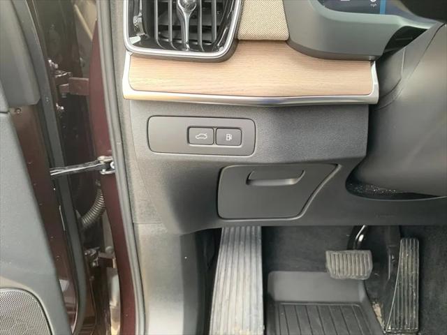 2026 Volvo XC90 Plug-In Hybrid Ultra Dark Theme, T8 AWD, Electric/Gasoline, 7 Seats