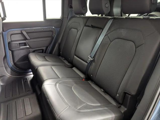 2025 Land Rover Defender 110 P300