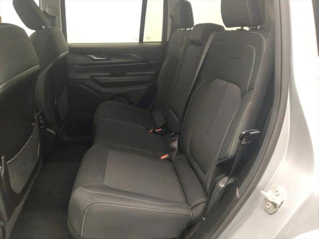 2023 Jeep Grand Cherokee Laredo 4x4