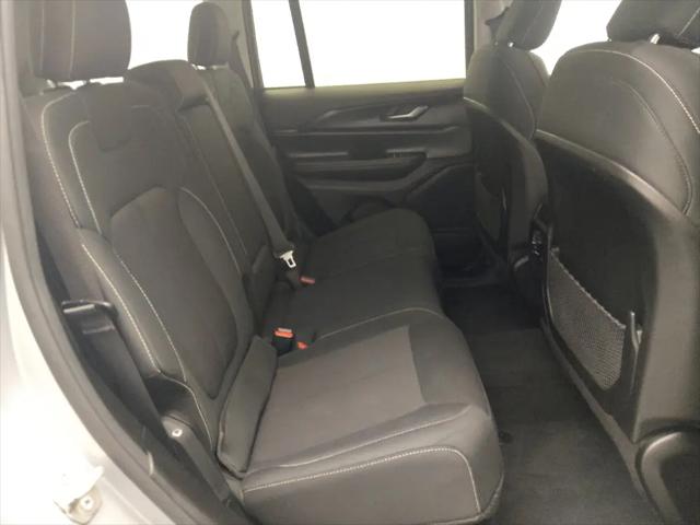 2023 Jeep Grand Cherokee Laredo 4x4