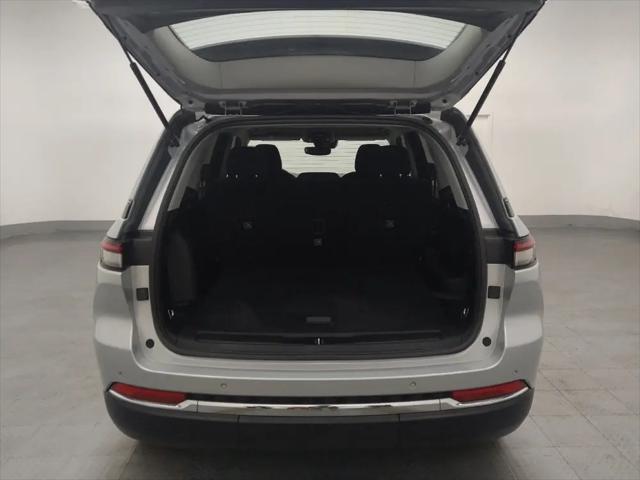 2023 Jeep Grand Cherokee Laredo 4x4