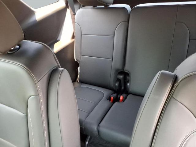 2023 Chevrolet Traverse AWD LT Leather