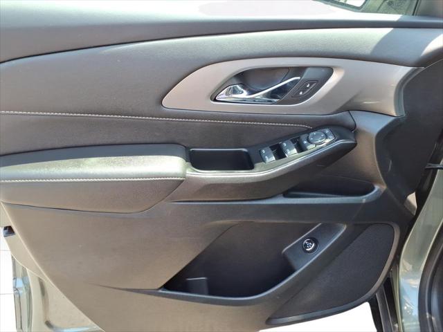 2023 Chevrolet Traverse AWD LT Leather
