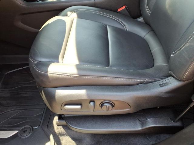 2023 Chevrolet Traverse AWD LT Leather