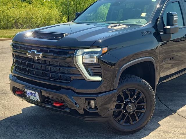 2025 Chevrolet Silverado 2500HD 4WD Crew Cab Standard Bed LT