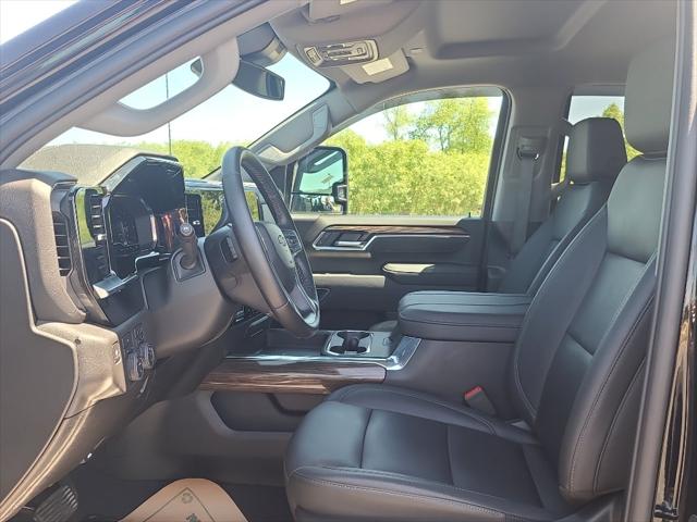 2025 Chevrolet Silverado 2500HD 4WD Crew Cab Standard Bed LT