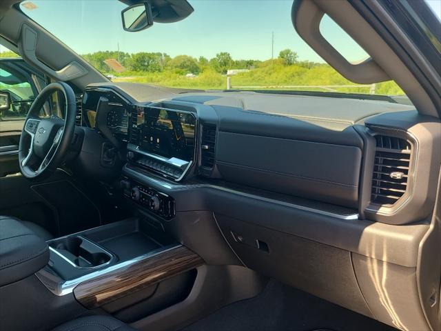 2025 Chevrolet Silverado 2500HD 4WD Crew Cab Standard Bed LT