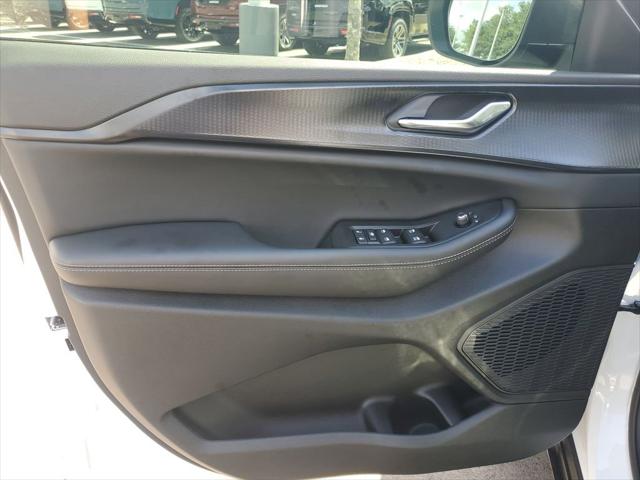 2025 Jeep Grand Cherokee Laredo 4x2