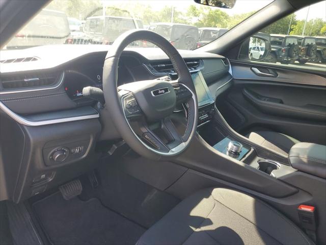2025 Jeep Grand Cherokee Laredo 4x2