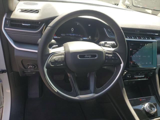2025 Jeep Grand Cherokee Laredo 4x2