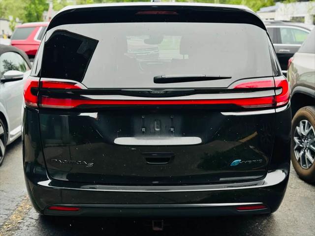 2022 Chrysler Pacifica Hybrid Touring L