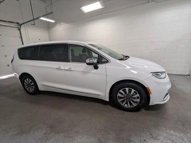 2023 Chrysler Pacifica Hybrid Limited