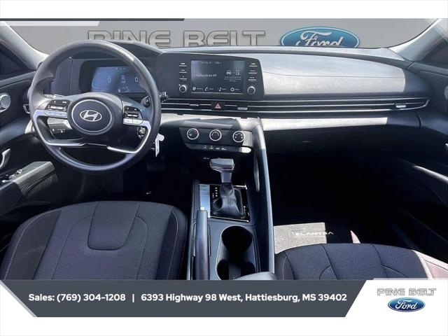 2024 Hyundai Elantra SE